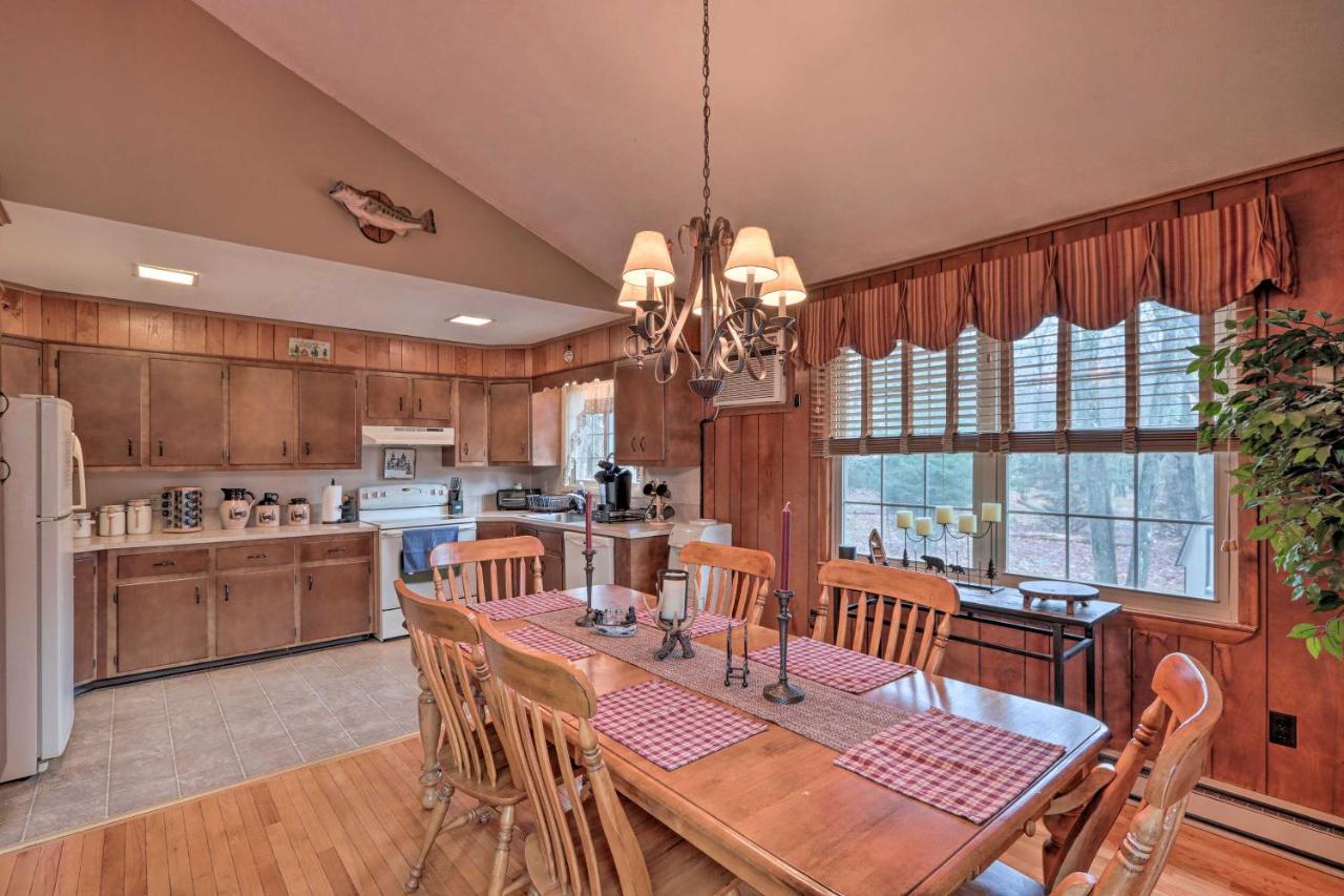 Poconos Home With Game Room Walk To Lake Harmony! 외부 사진